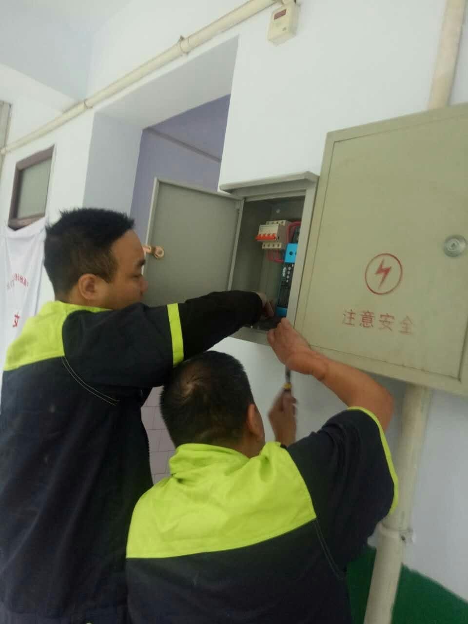 三門峽公路局成功安裝電力末端無功補償節電裝置(圖2)